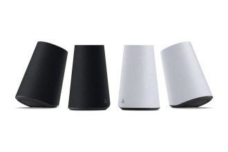 Sony Pulse Elevate, enceintes gaming sans fil PlayStation pour PS5, en coloris Midnight Black et White sur fond studio blanc