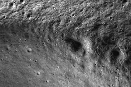 Visuel NASA ShadowCam de la région du pôle sud lunaire, cratères en ombre permanente