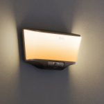 Eufy Wall Light Cam S4, caméra de sécurité 4K intégrée à une lampe murale extérieure