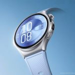 Huawei Watch 6, rendu officiel du teaser Slim in Style avec boîtier argenté et bracelet bleu pâle
