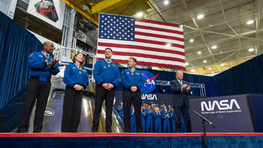 L'équipage d'Artemis II décoré de la Congressional Space Medal of Honor par le président Trump lors de la cérémonie au Johnson Space Center de Houston