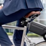 ASUS Oxiis E250G1 Intelligent Bike Booster, module de conversion friction drive monté sur un vélo de ville
