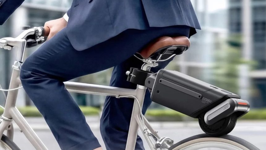 ASUS Oxiis E250G1 Intelligent Bike Booster, module de conversion friction drive monté sur un vélo de ville