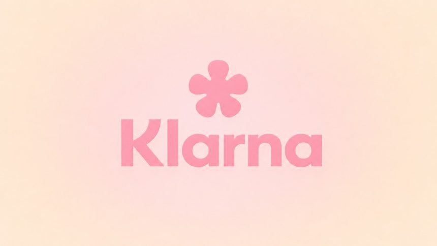 Wordmark officiel Klarna en rose sur fond pastel, pour l'article sur l'intégration du BNPL chez J.P. Morgan Payments