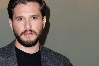 Kit Harington, photo officielle, nouveau Gilderoy Lockhart de la série Harry Potter saison 2 sur HBO