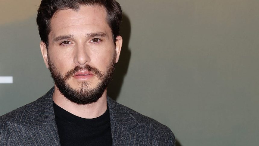 Kit Harington, photo officielle, nouveau Gilderoy Lockhart de la série Harry Potter saison 2 sur HBO