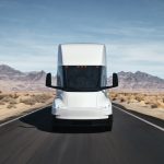 Tesla Semi, camion électrique de Tesla sur autoroute