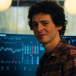 Anthony Boyle dans le rôle de Sam Bankman-Fried dans The Altruists, la série Netflix sur le scandale FTX