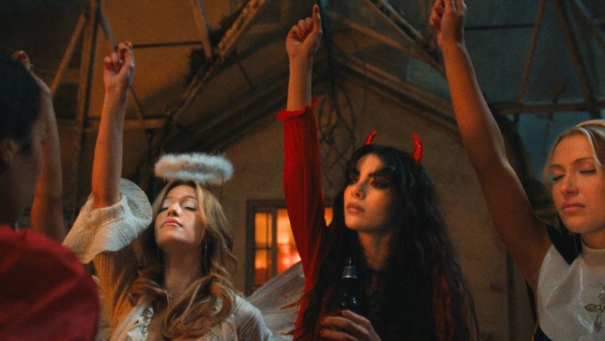 The Body, série Netflix : premières images officielles du psychodrame adolescent teinté d'horreur catholique de Quinn Shephard