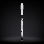 Rendu officiel de la fusée SpaceX Falcon 9 avec son logo, illustrant l'article sur l'étage supérieur qui s'est écrasé sur la Lune