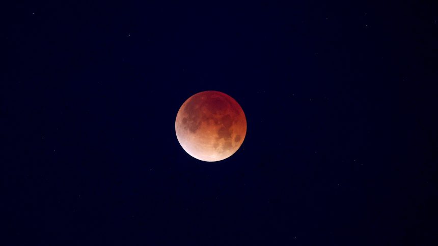 Photo NASA de la Lune rouge en éclipse lunaire, astronomie