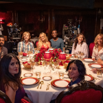 Photo officielle du casting de Grown Ups 3 attablé, annoncé par Netflix