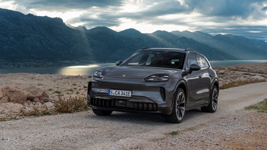 Porsche Cayenne Electric, SUV électrique rechargeant de 13 à 80 % en 16 minutes à 350 kW