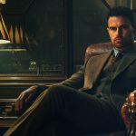 Theo James dans le rôle d'Eddie Horniman, photo officielle Netflix de The Gentlemen saison 2
