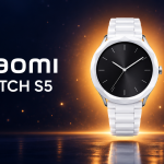 Xiaomi Watch S5 41 mm, montre connectée compacte présentée sur fond premium bleu nuit, rendu concept
