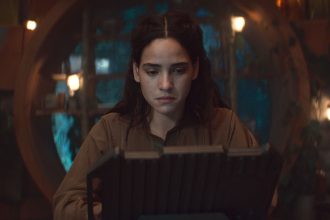 Adria Arjona dans le rôle de Bix Caleen dans Andor saison 2, personnage au destin brisé par l'Empire, visuel officiel