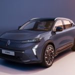 Renault Scenic E-Tech Electric 2026, vue trois-quarts avant en studio