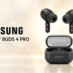 Samsung Galaxy Buds 4 Pro noires au-dessus de leur boîtier de charge officiel gravé SAMSUNG